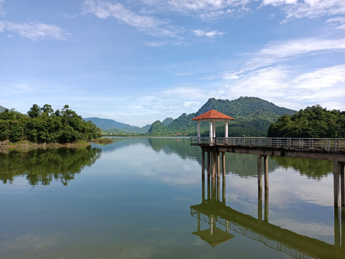 Hồ Duồng Cốc đẹp tựa như “Vịnh Hạ Long” thu nhỏ của huyện Bá Thước, Thanh Hóa